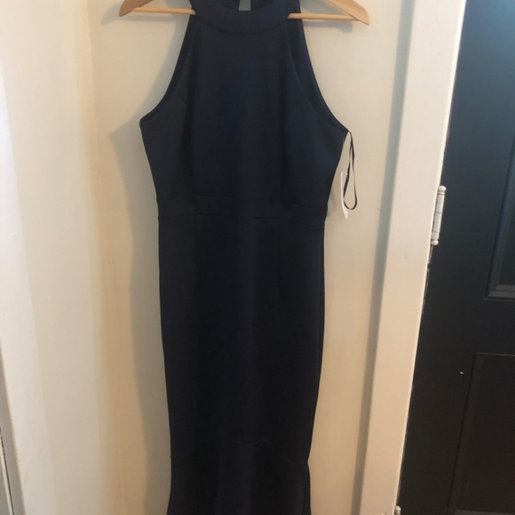 Stunning Floor-Length Mermaid Style Evening Gown - Picture 1 of 3